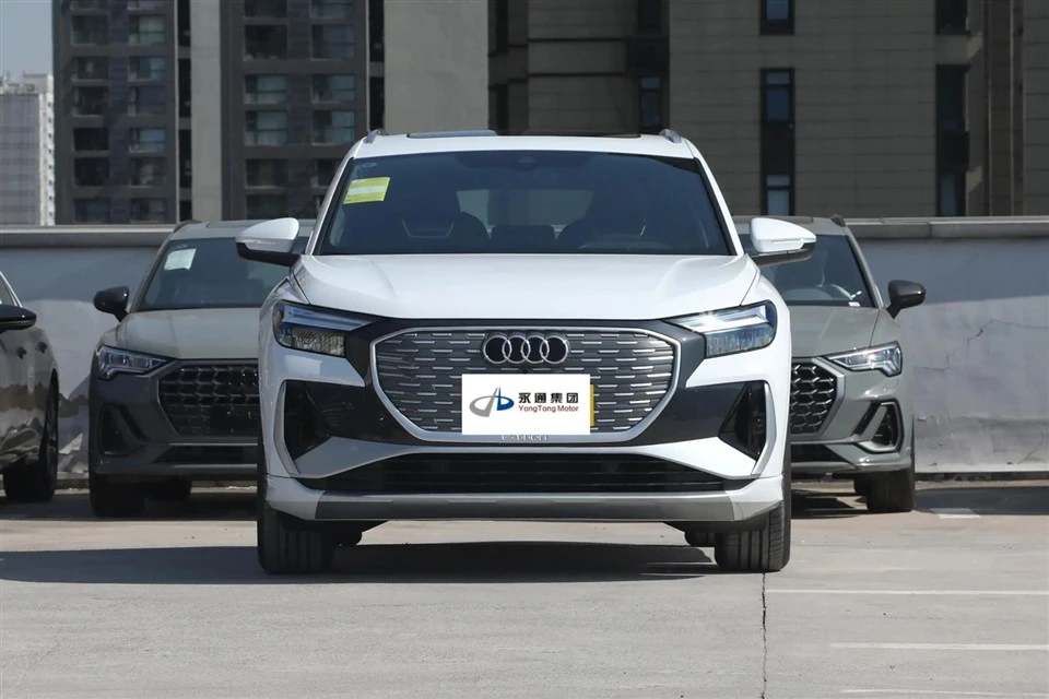 AUDI Q4-e Tron AUDI Q4-e Tron