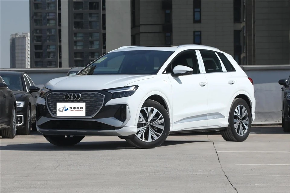 AUDI Q4-e Tron AUDI Q4-e Tron